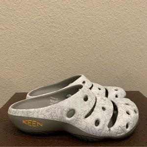 KEEN Womens Yogui Arts Slipper Size: 5